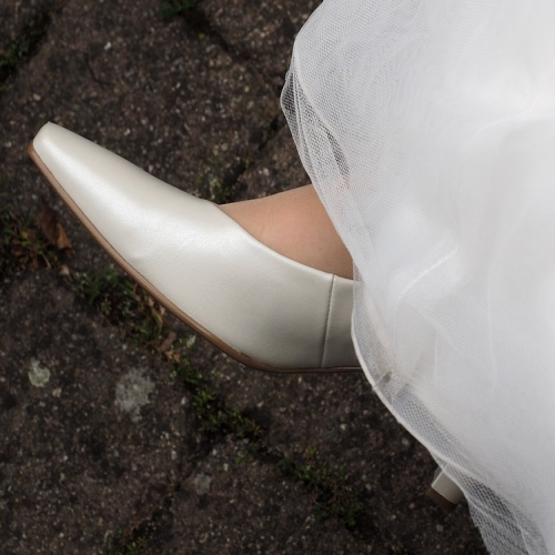 What are you wearing? (on your foot-white shoe) phrase image