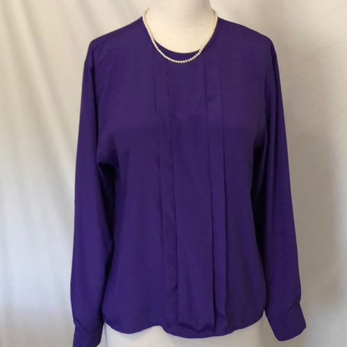 What are you wearing?  blouse phrase image